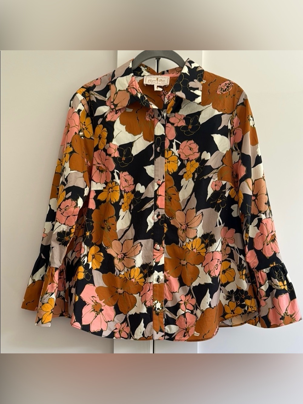 NWOT- FLORA BEA Floral Flare Sleeve Buttondown Shirt Size Small